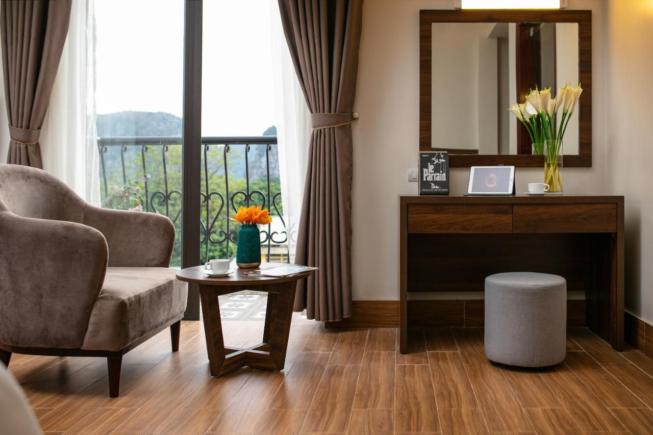 Executive Suite,1072731502:JPEG