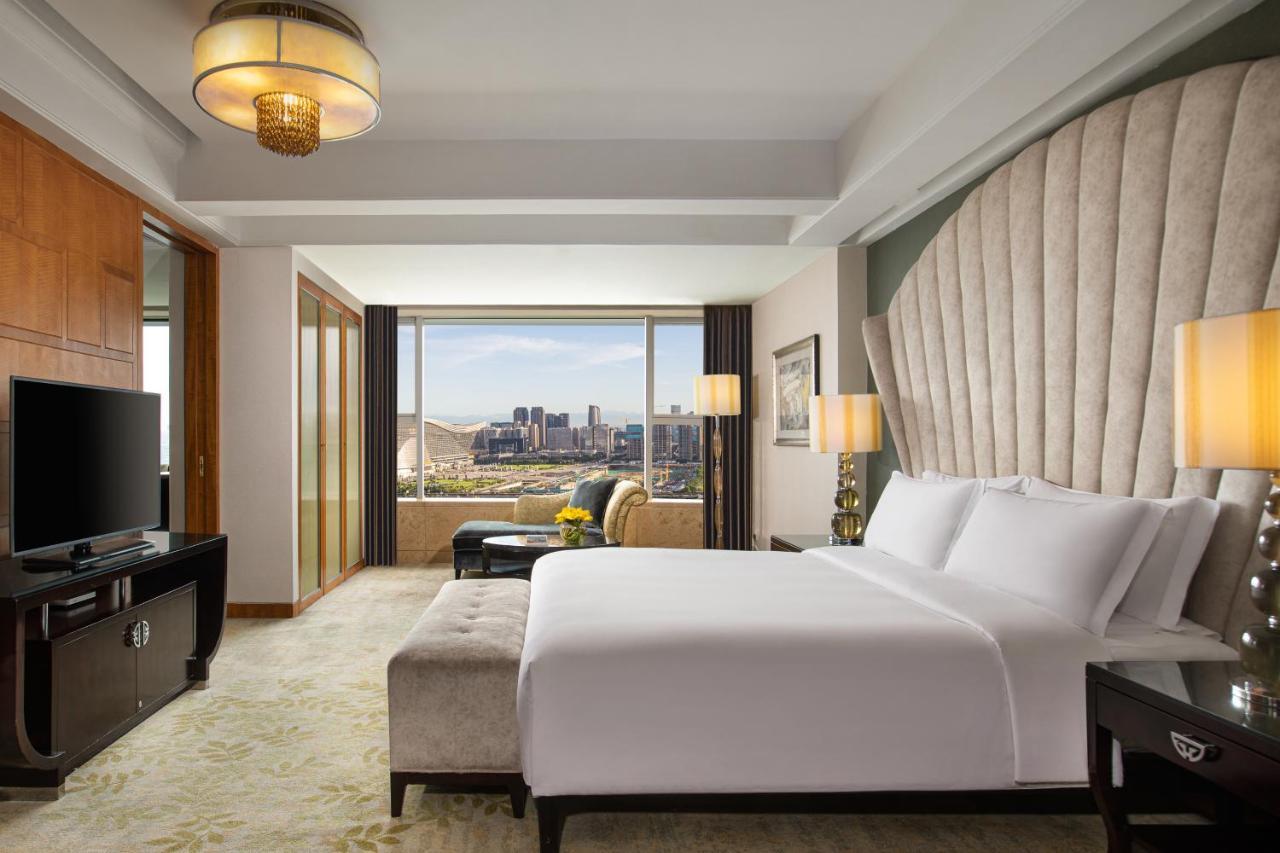 One-Bedroom Suite with Club Lounge Access,1283142466:JPEG