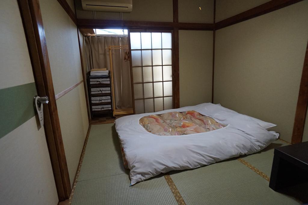 Double Room with Shared Bathroom A,112892934:JPEG