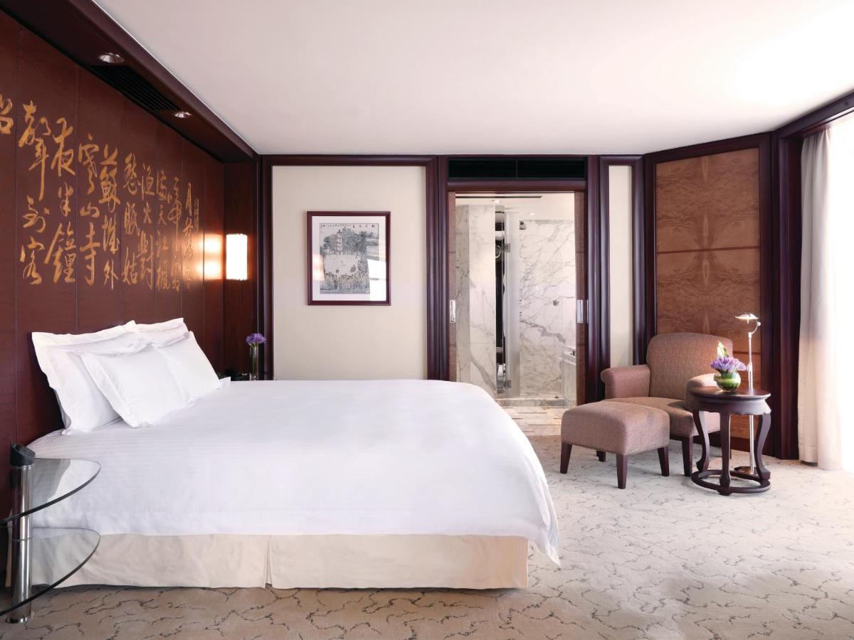 Diplomat Suite,1537508446:JPEG