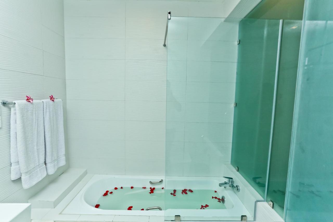 Super Deluxe Room BalconyBath Sea View