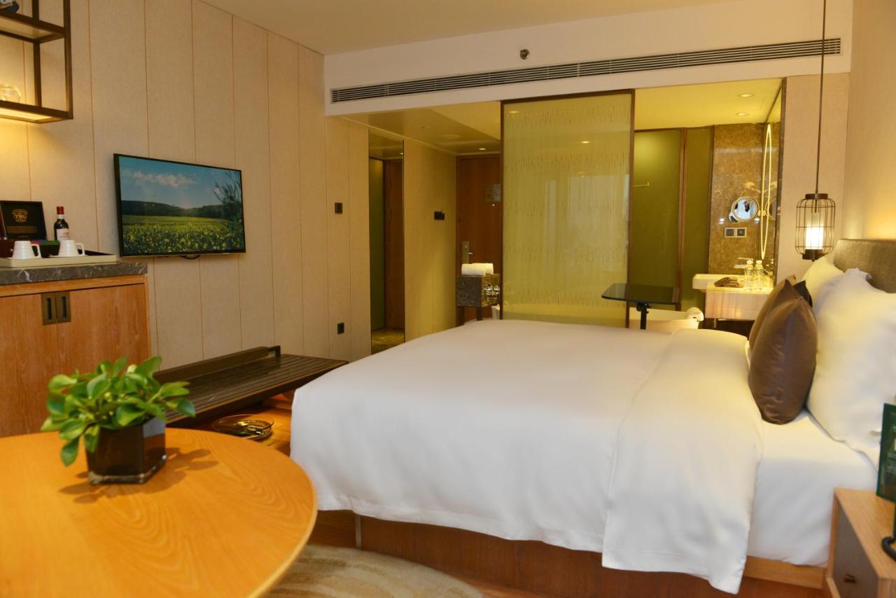 E500 King Room,1672579420:JPEG