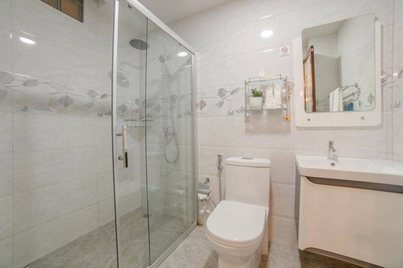 Deluxe King Room with Partial Sea View & Balcony (Free Return Airport Transfer),1185492838:JPEG