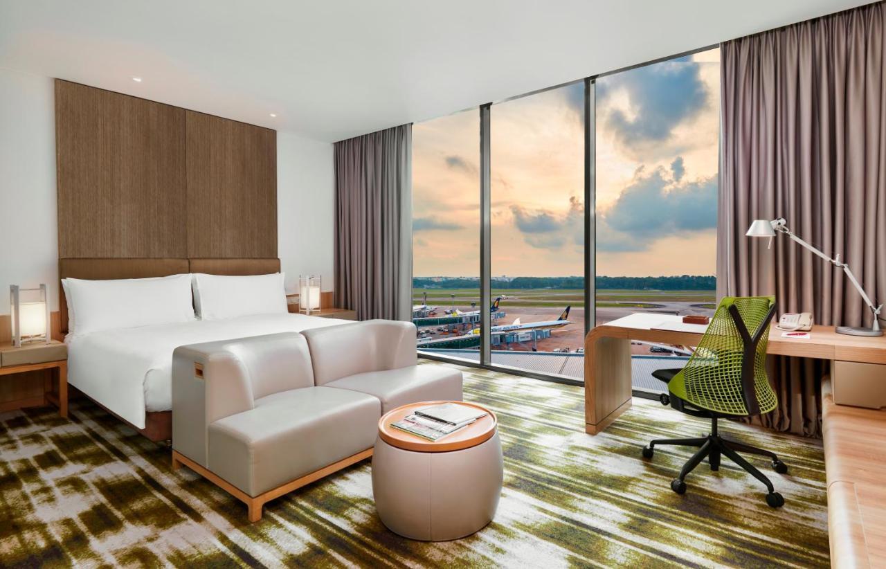 Standard King Room Runway View High Floor,1277307139:JPEG