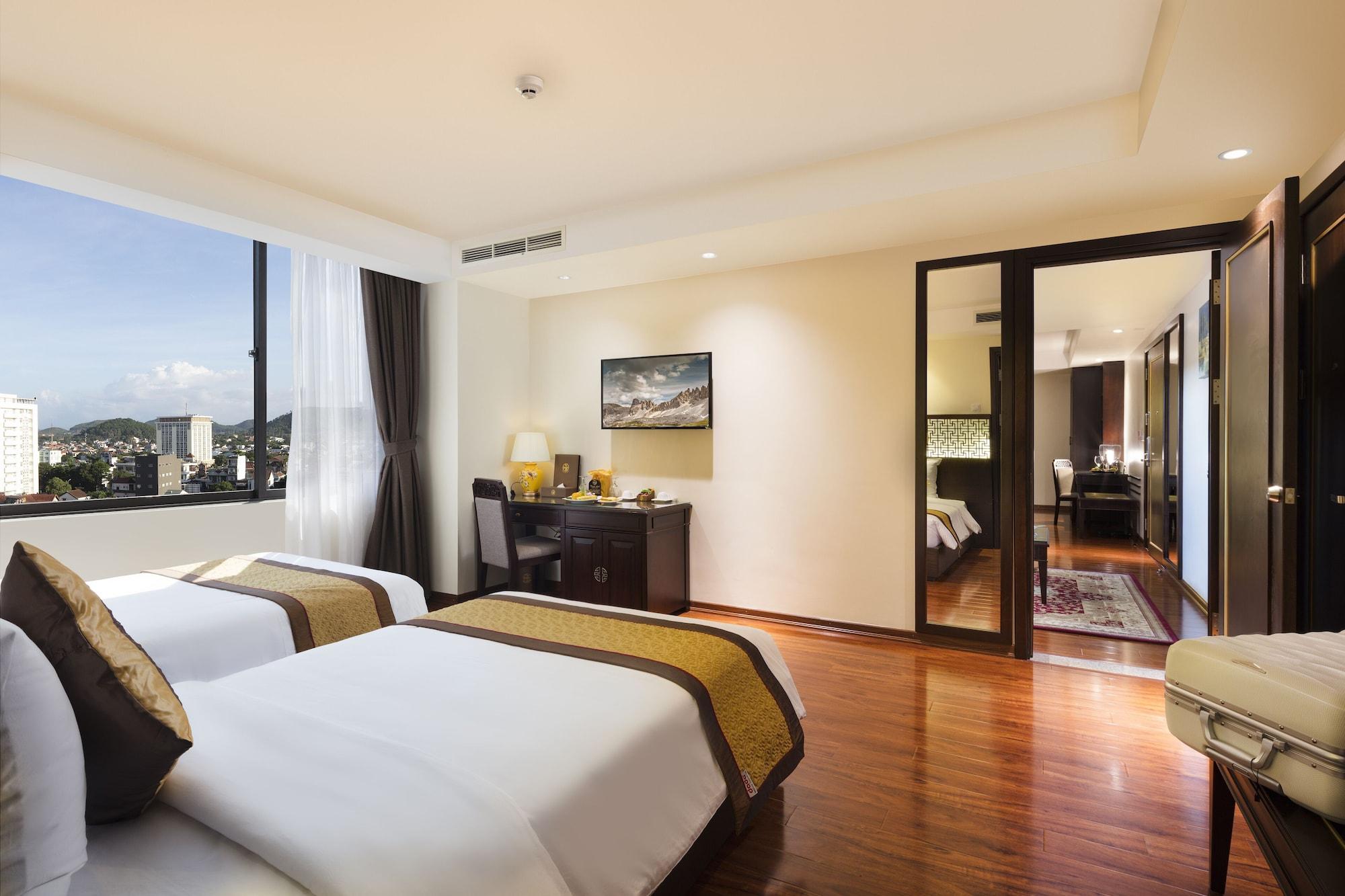 Two-Bedroom Family Suite,1595421165:JPEG