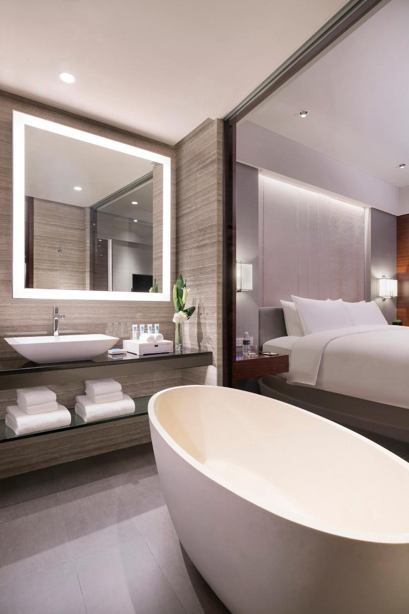 Club Deluxe King Room,1221259792:JPEG