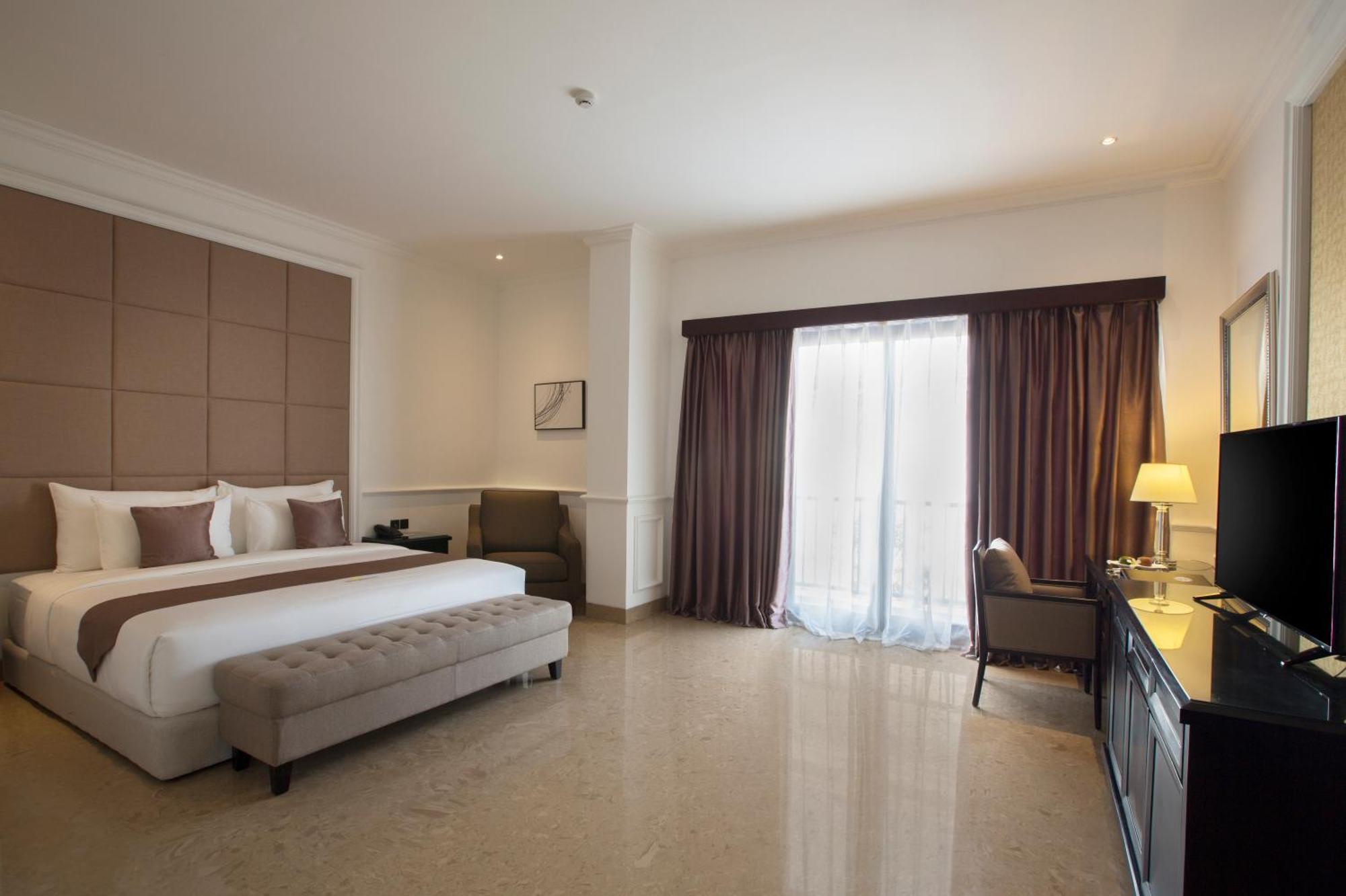 Executive Room with Pool View,1221427756:JPEG