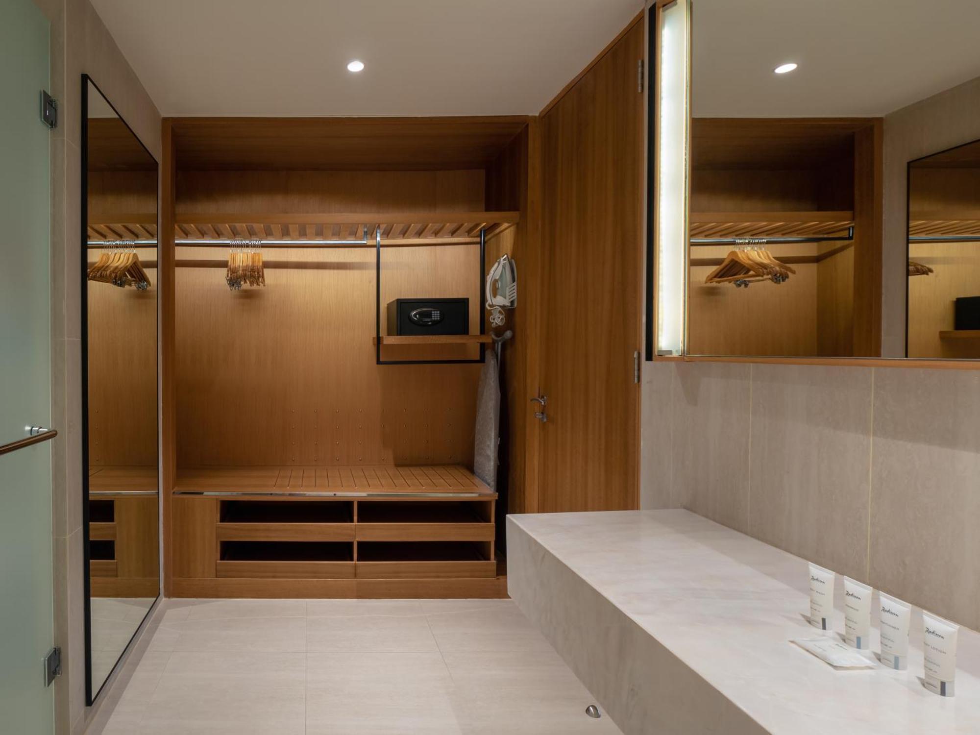 Studio Suite with Golf View,1221584488:JPEG