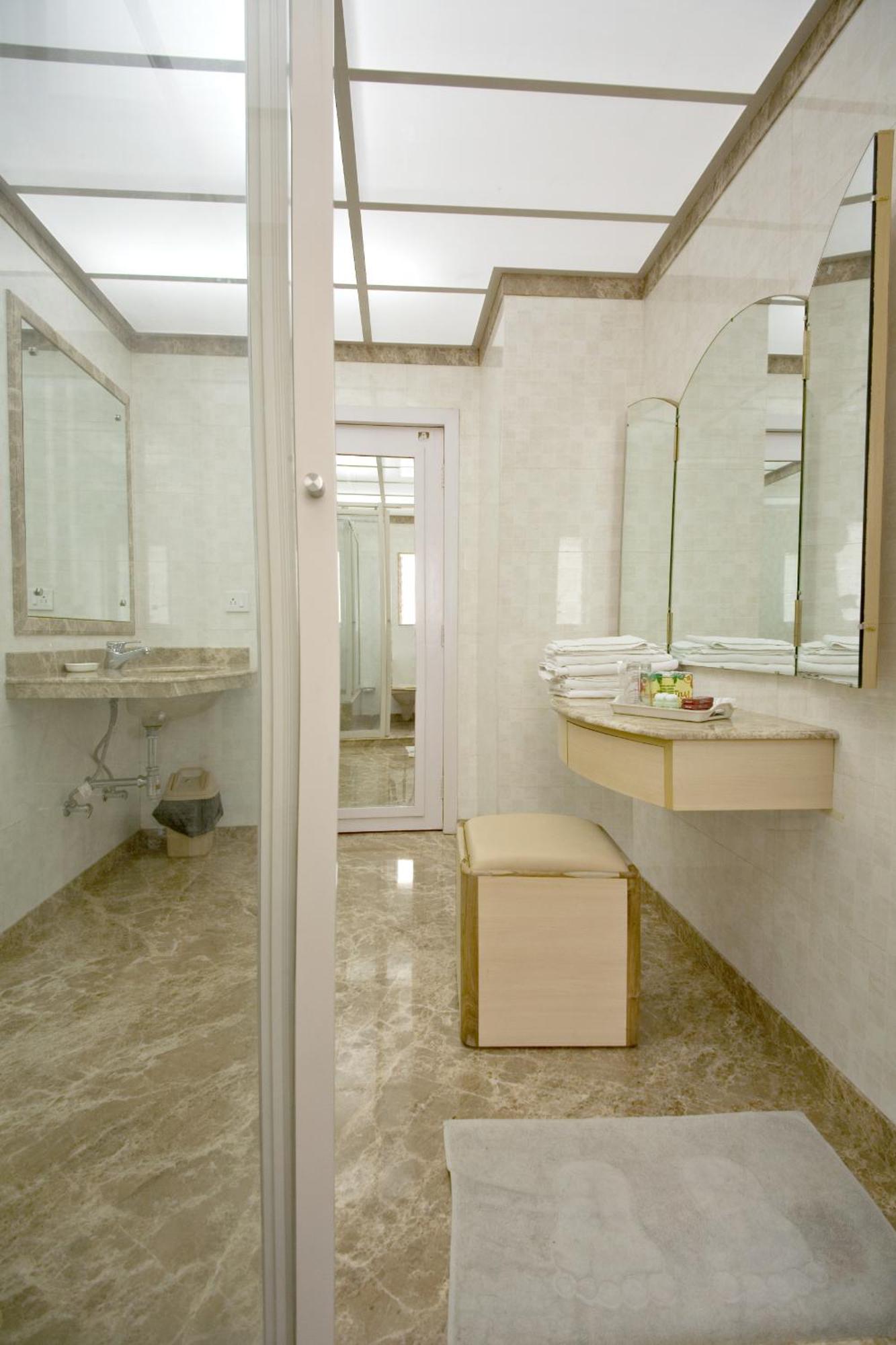 Standard Room with Twin Bed,812317132:JPEG