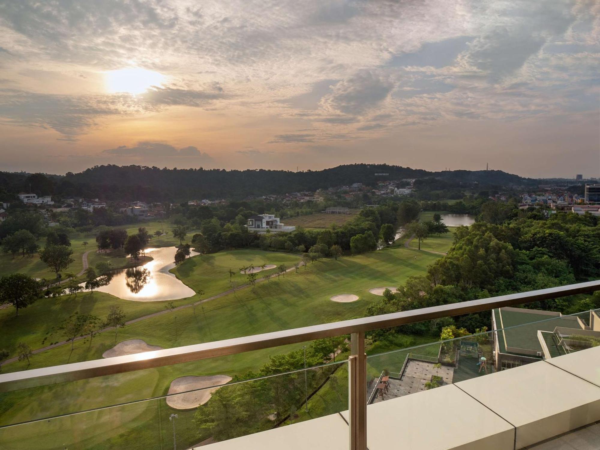 Executive Suite with Golf View,1283381911:JPEG