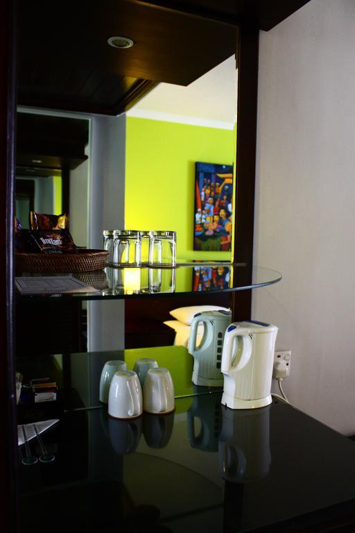Double or Twin Room with Pool View,698098302:JPEG