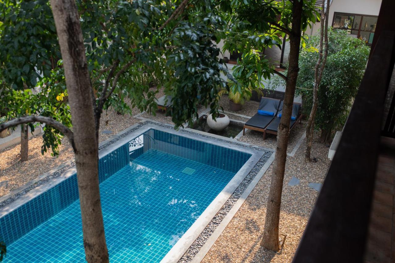 Executive Suite,1644421163:JPEG