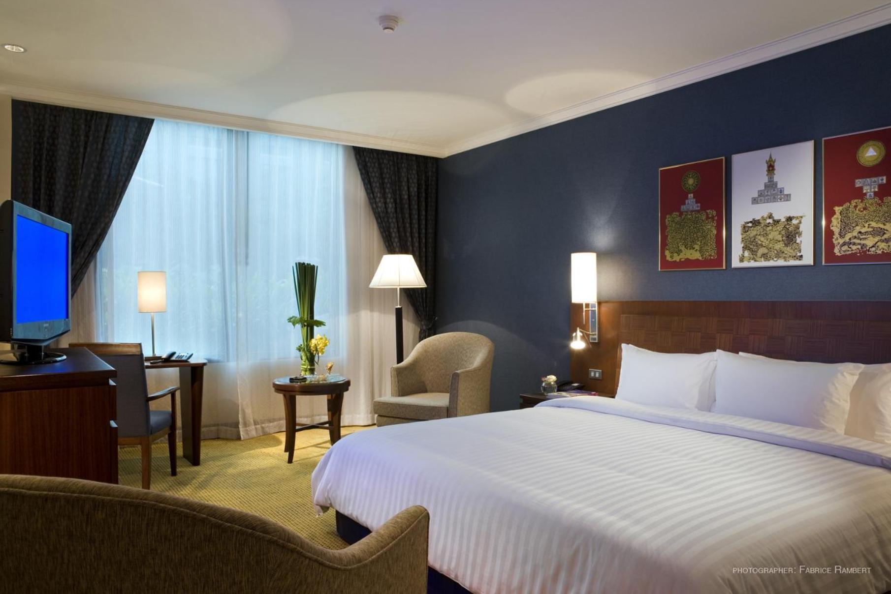King Room with Airport View