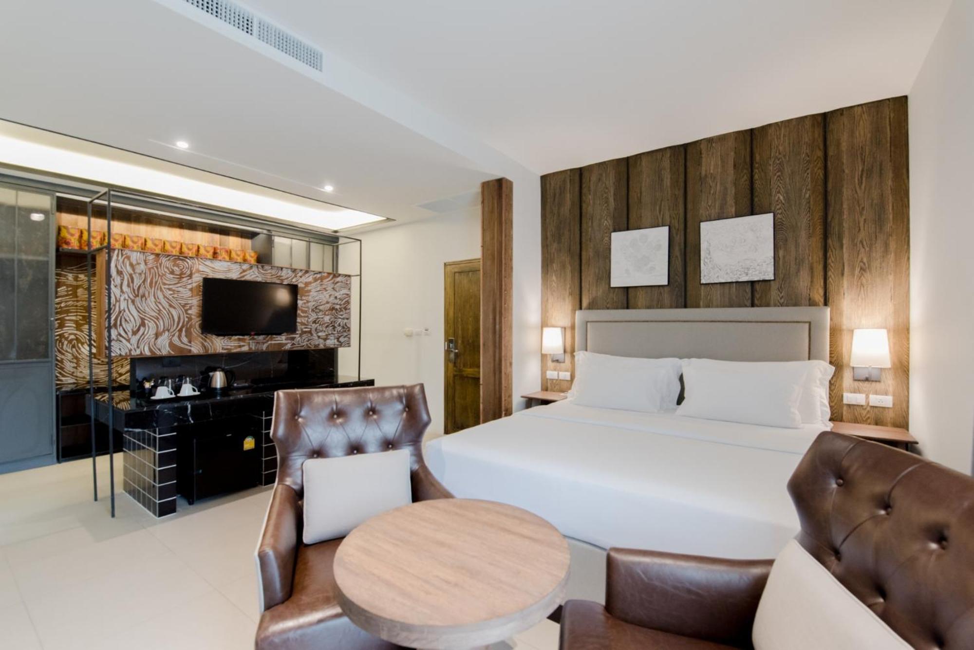 Family Room,1287265768:JPEG