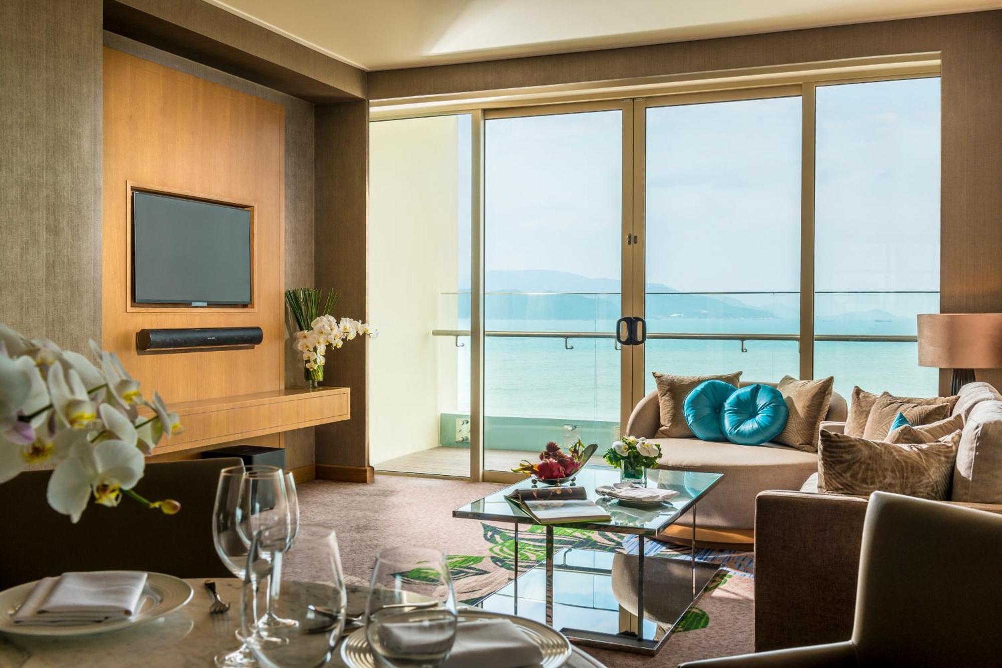 One-Bedroom Suite with Panoramic Ocean View,1278419182:JPEG