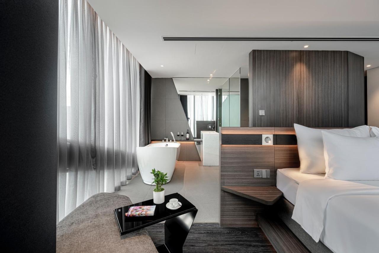 Suite with Balcony and City View,1299201520:JPEG