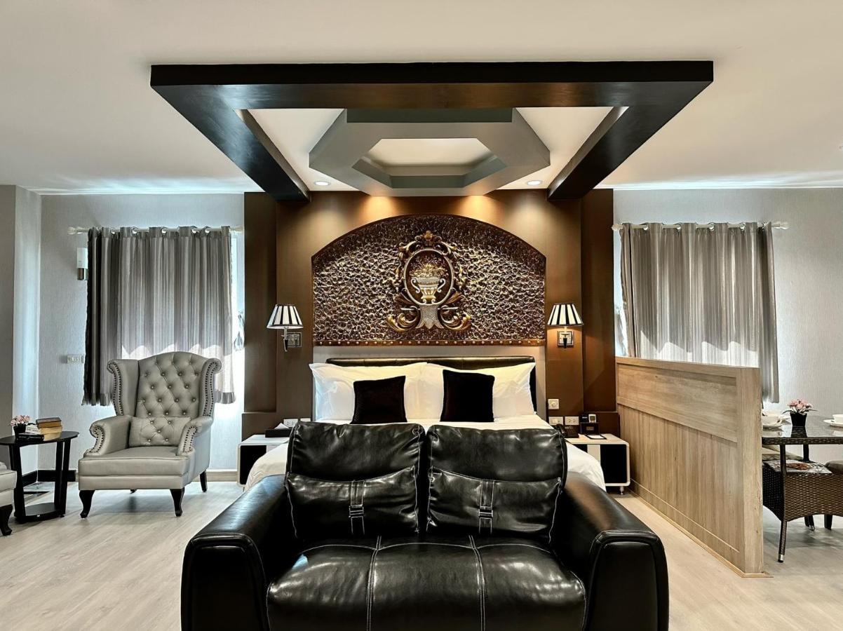 Executive Suite,1310839990:JPEG