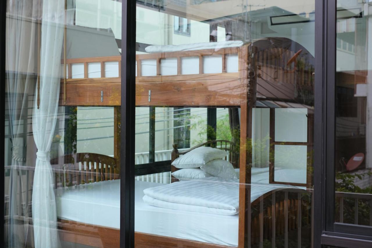 Superior Family Room with Shared Bathroom,1314790246:JPEG