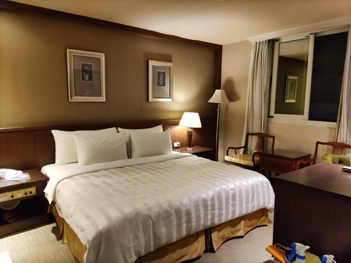 Standard Queen Room