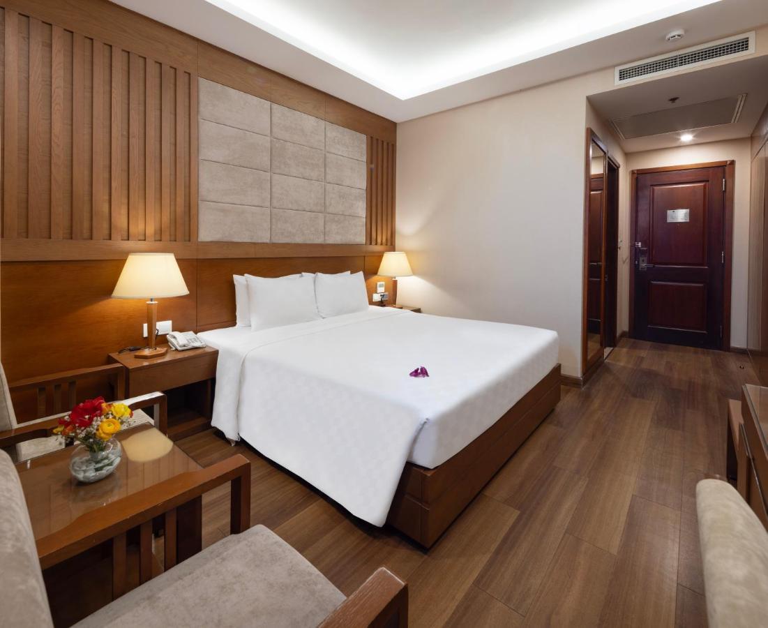 Deluxe Double with Window + Free Minibar,1323812872:JPEG