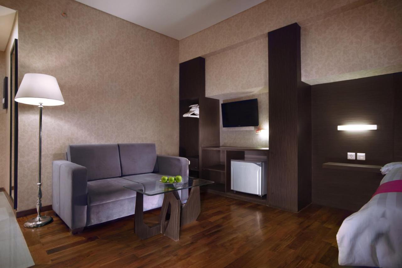 Executive Suite,1440116308:JPEG