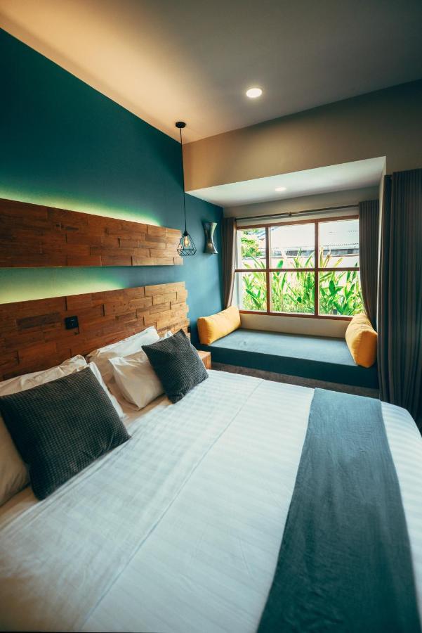 Deluxe Poolside Room,1337992235:JPEG