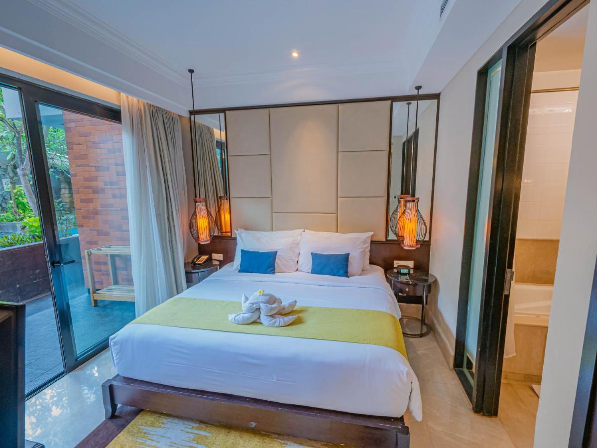 Premier Room with Pool Access,1353392764:JPEG