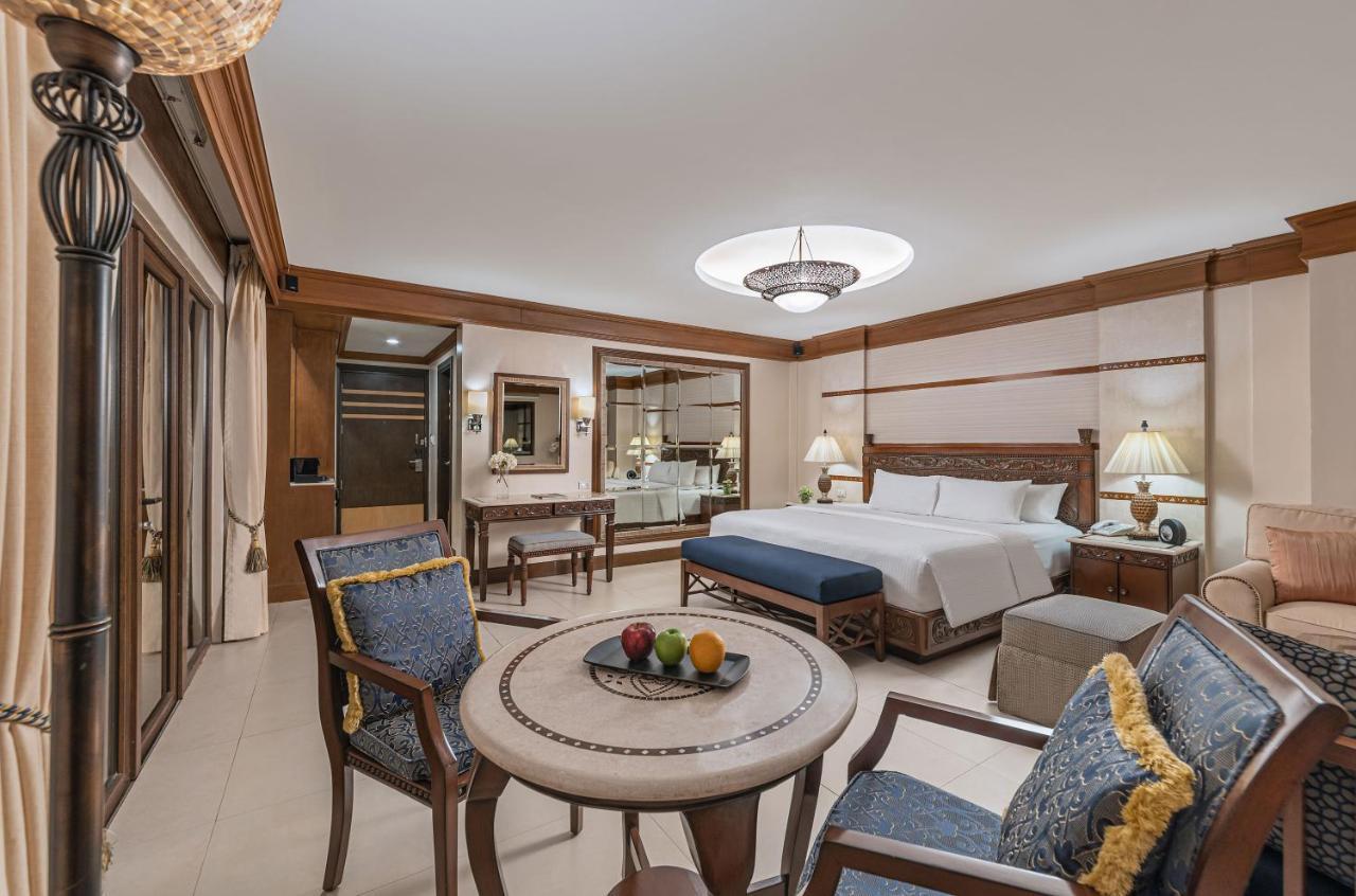 Honeymoon Suite