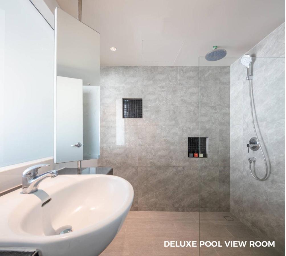 Deluxe Pool View,1359075164:JPEG