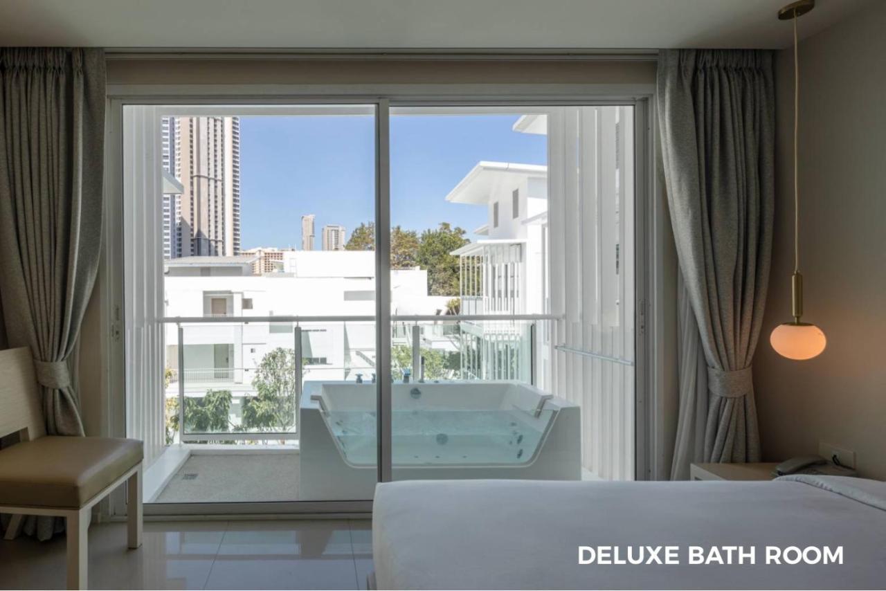 Deluxe Bath Pool view