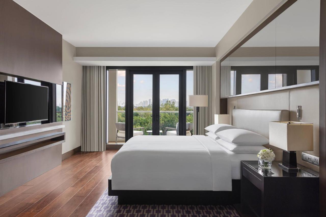 Executive Deluxe King Suite with Lounge Access,1388027822:JPEG