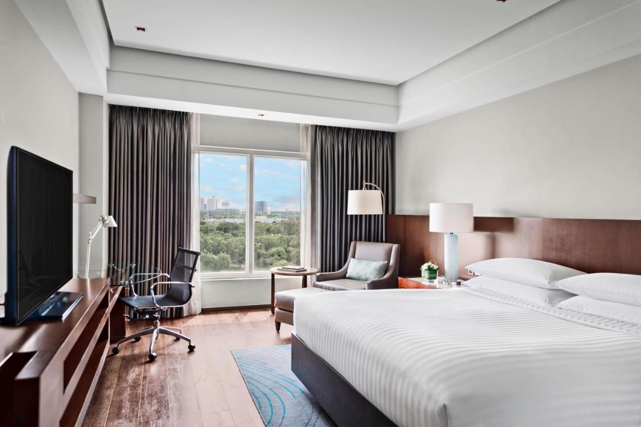 King or Double Room with Street View,1388040194:JPEG