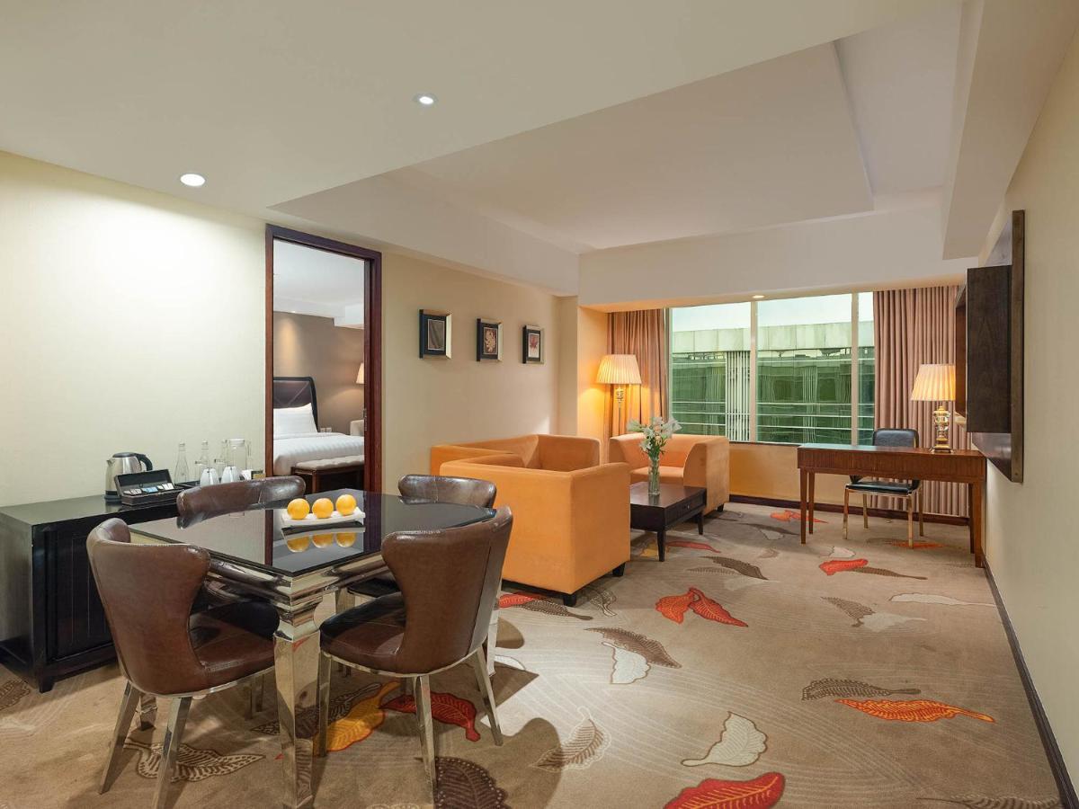 Executive Suite,1394112293:JPEG