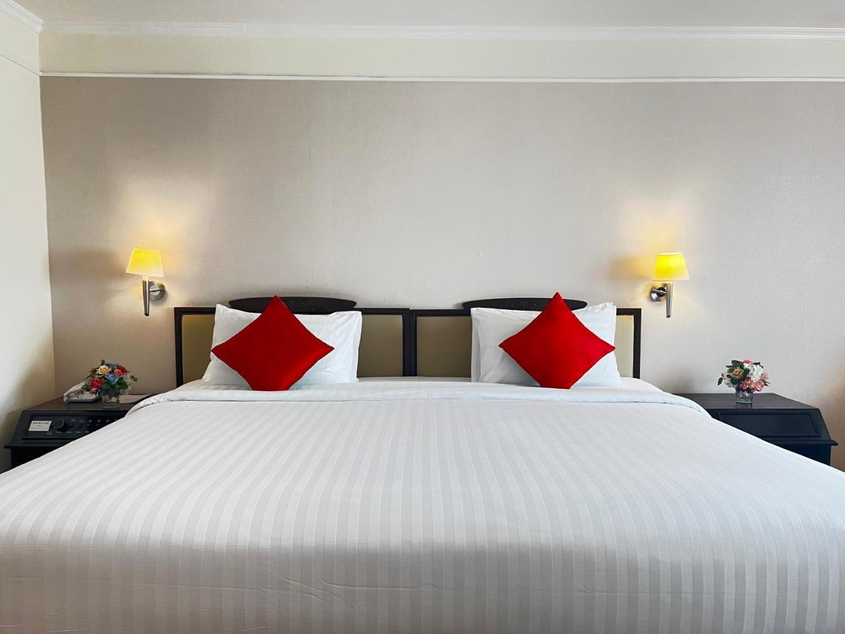Deluxe King Room,1395318848:JPEG