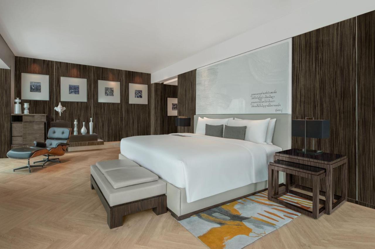 Presidential Corner Suite with MahaNakhon View,1413385739:JPEG