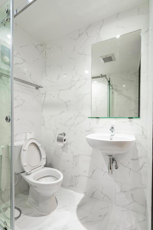 Family Room Private Bathroom