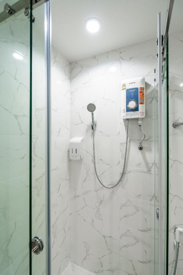 Family Room Private Bathroom