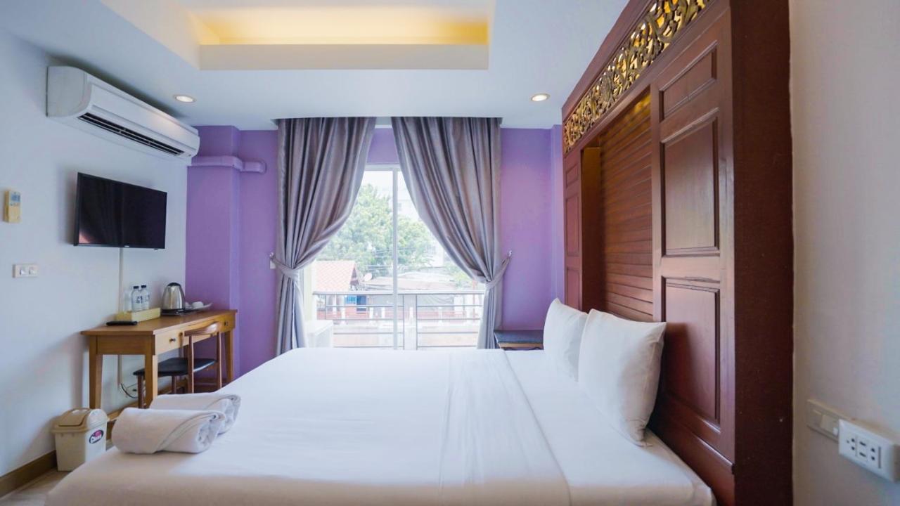 Exclusive King Bed Balcony Canal View