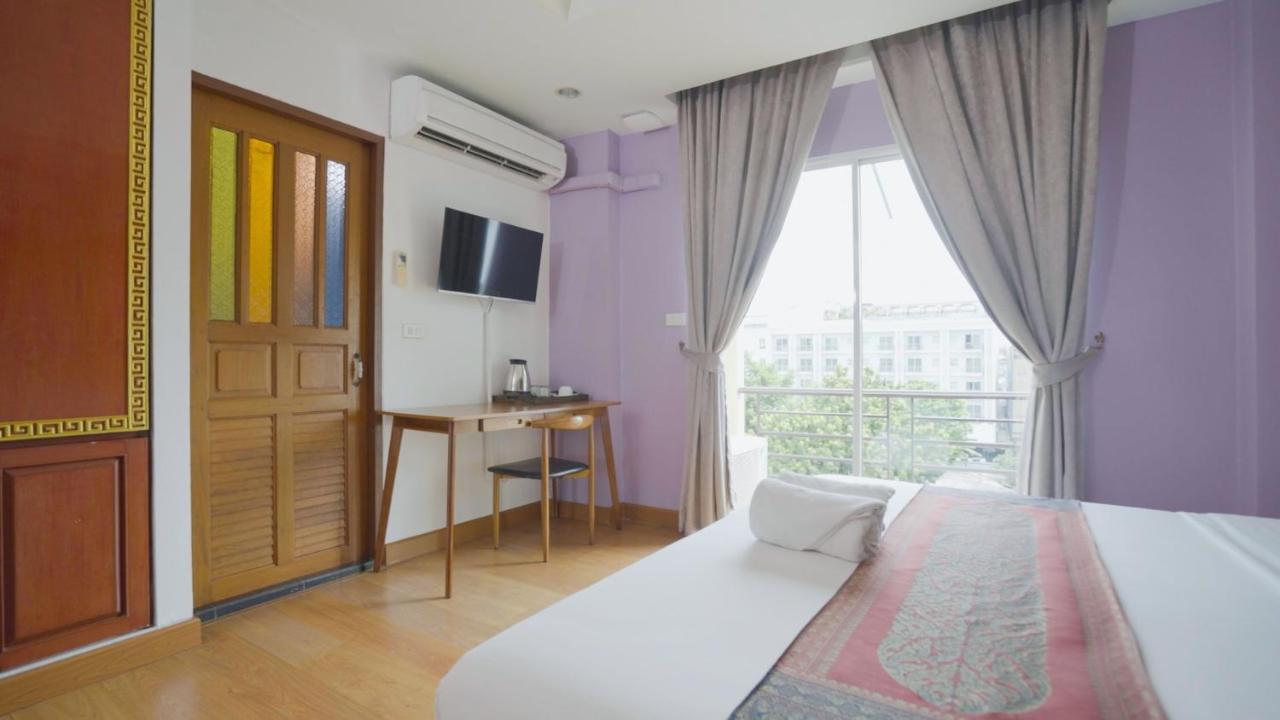Exclusive King Bed Balcony Canal View