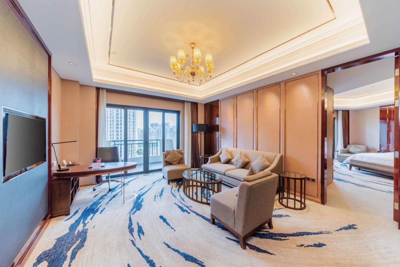 Deluxe King Suite with Lake View,1424077404:JPEG