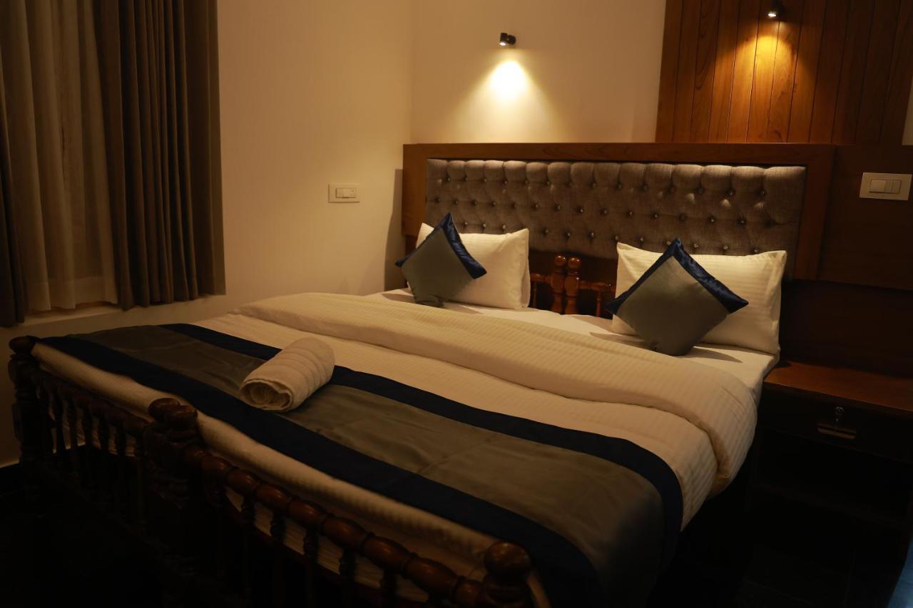 Deluxe Double or Twin Room with Pool View,1431072730:JPEG