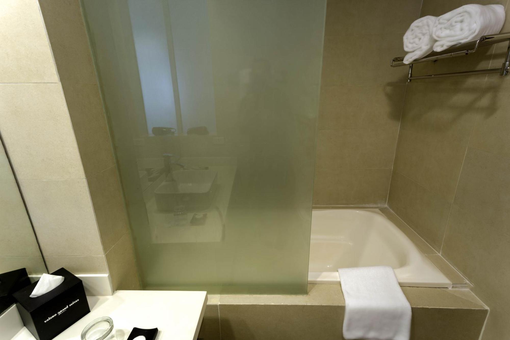 Premier One-Bedroom Apartment,1223280004:JPEG