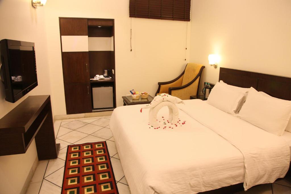 Executive Double with 10% discount on food & beverages,917094712:JPEG