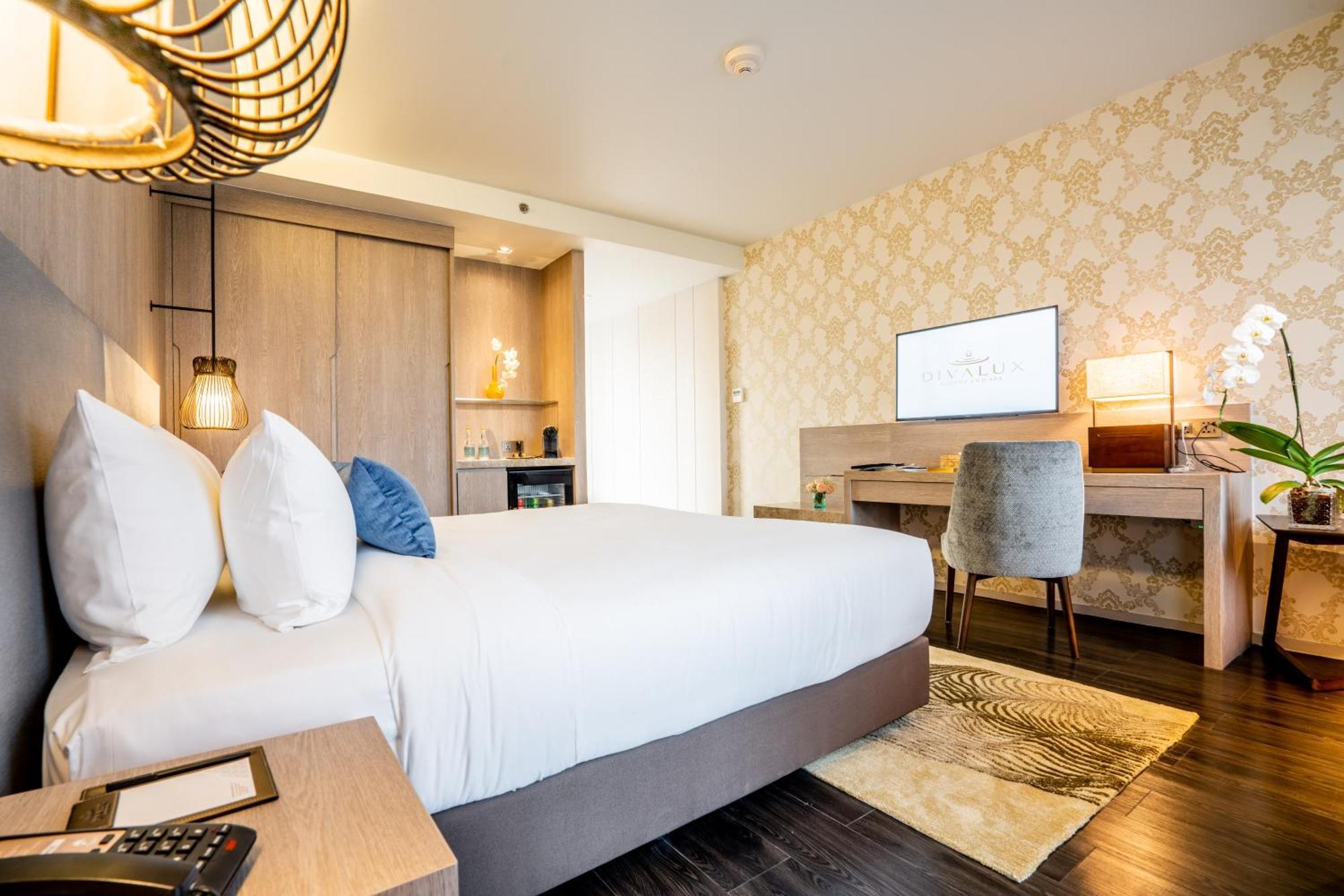 Divalux Jacuzzi Suite Room,1479796559:JPEG