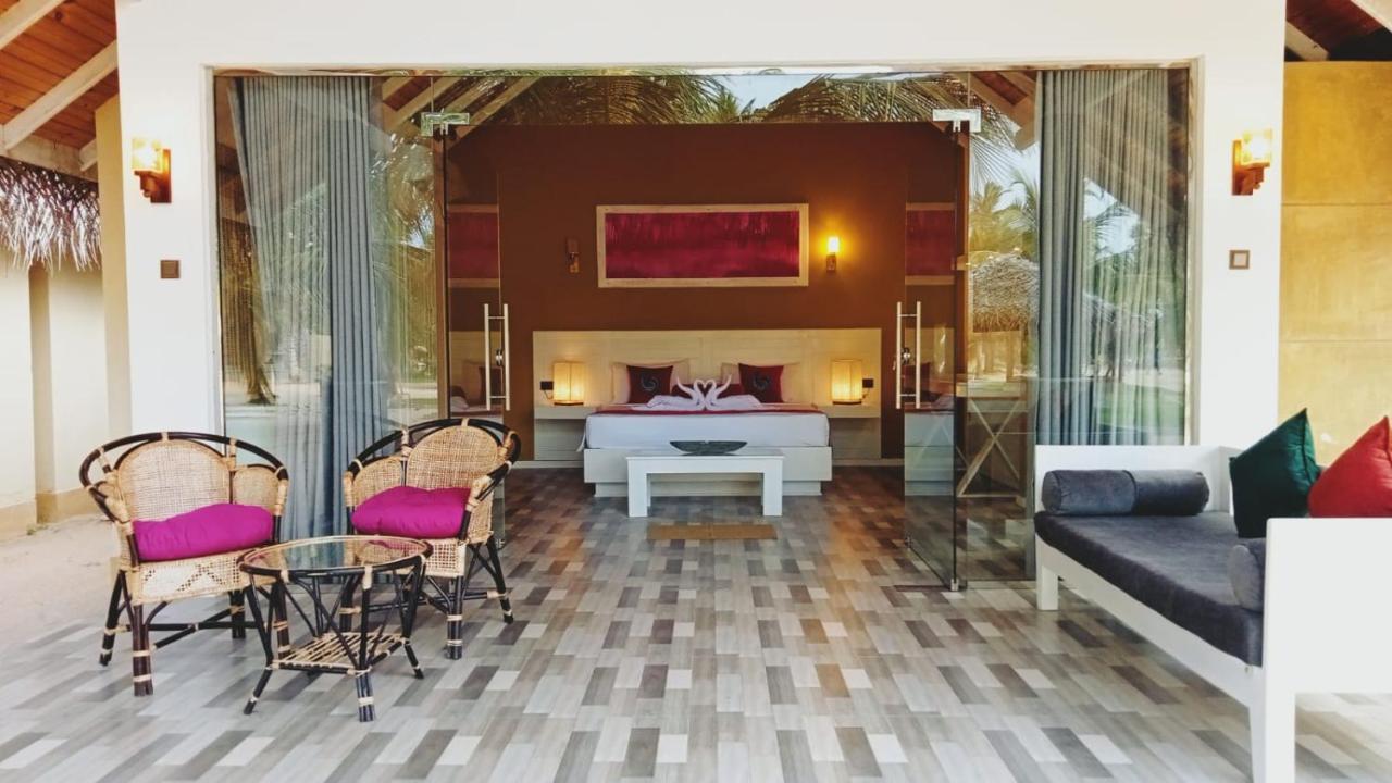 Deluxe Double Room (2 Adults + 1 Child),1487727967:JPEG