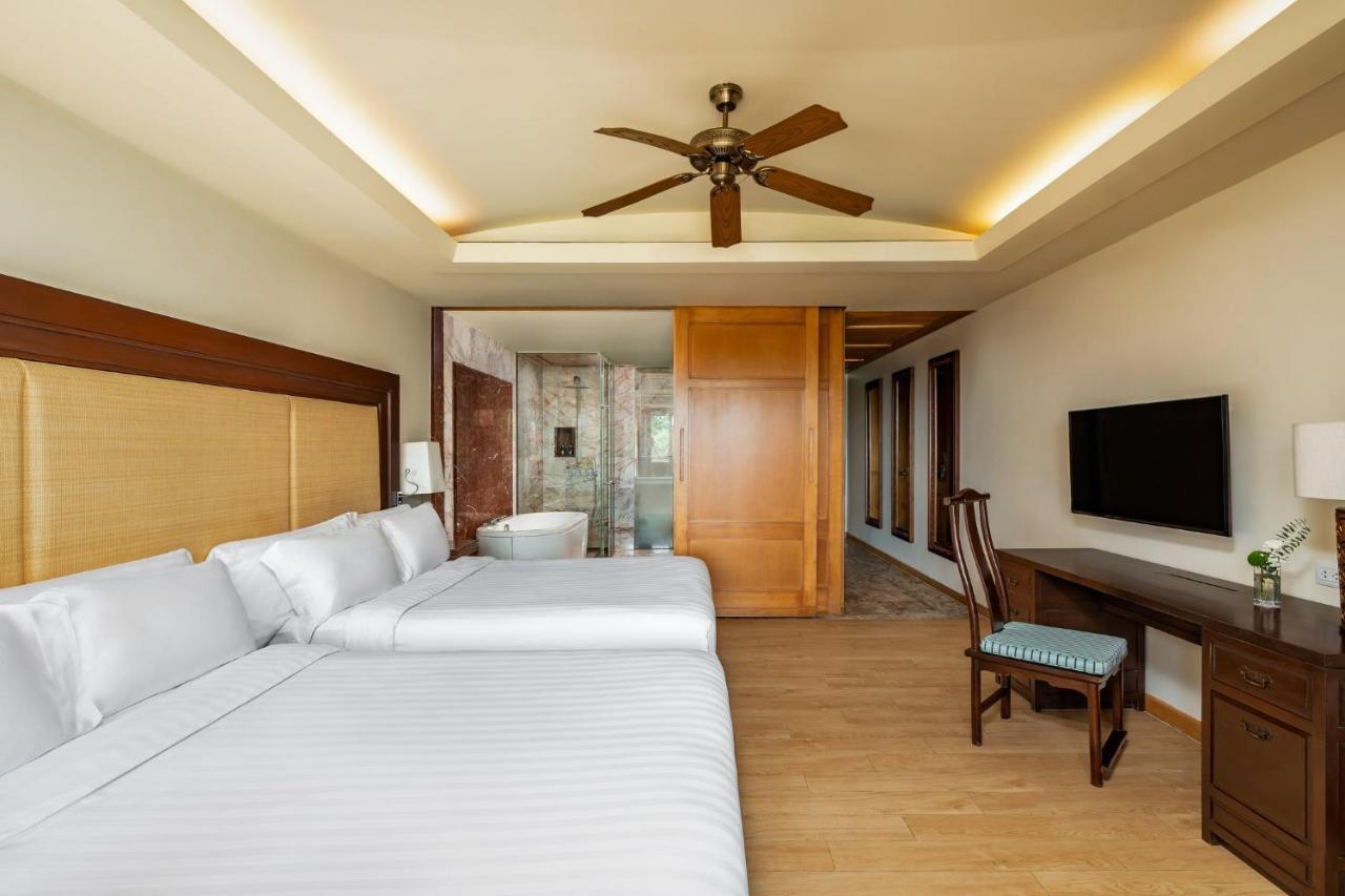 Deluxe Room - King,1498593451:JPEG