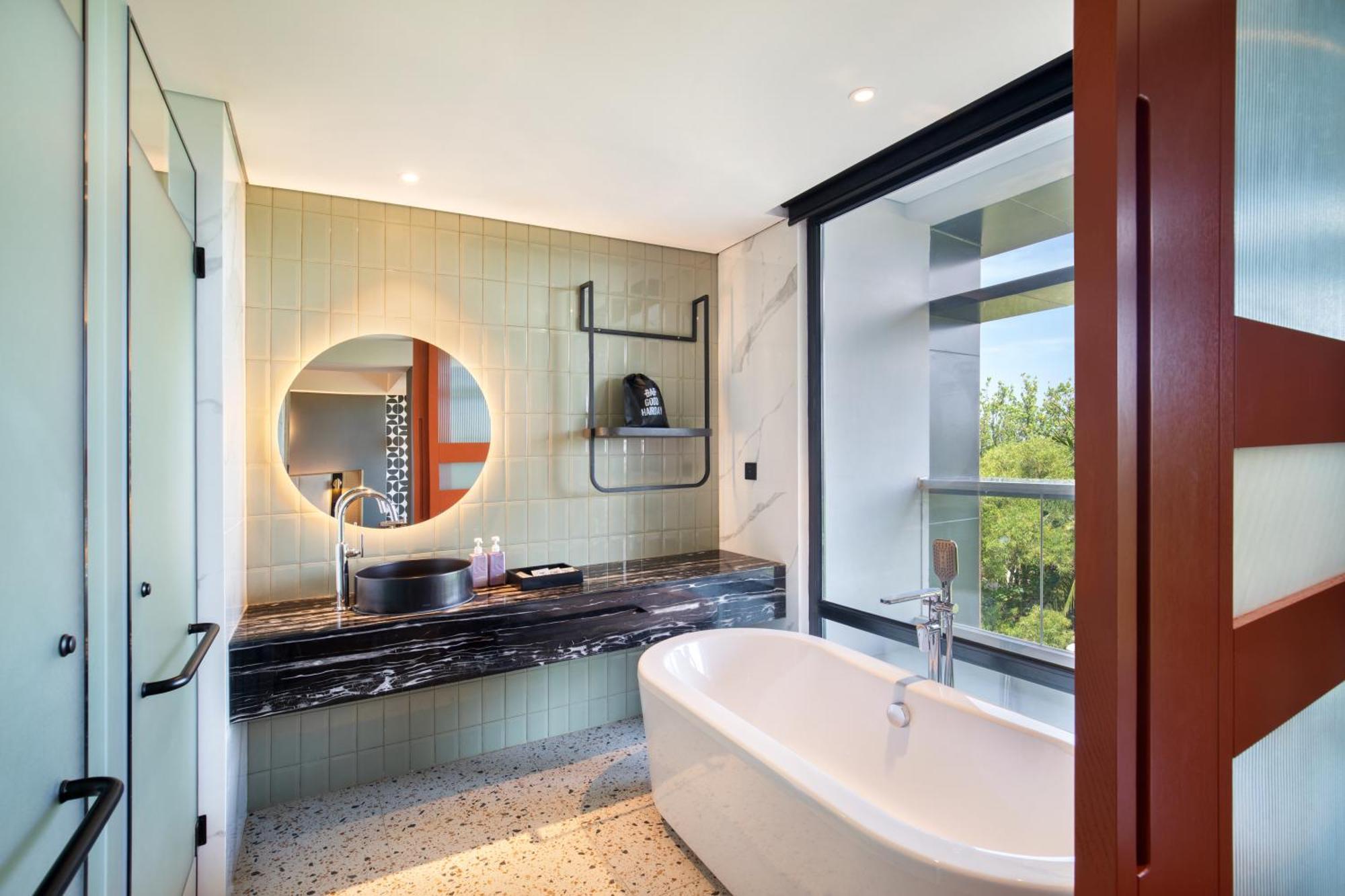 Comfort King Suite with Ocean View and Unlimited Self-Service Laundry,1505457223:JPEG