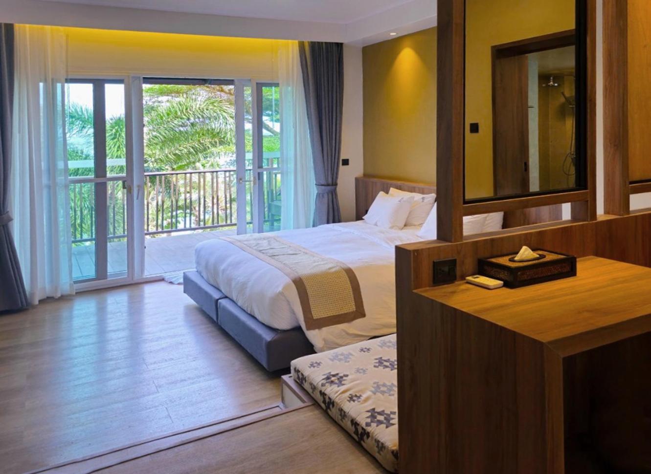 Premier Coral Seaview Studio