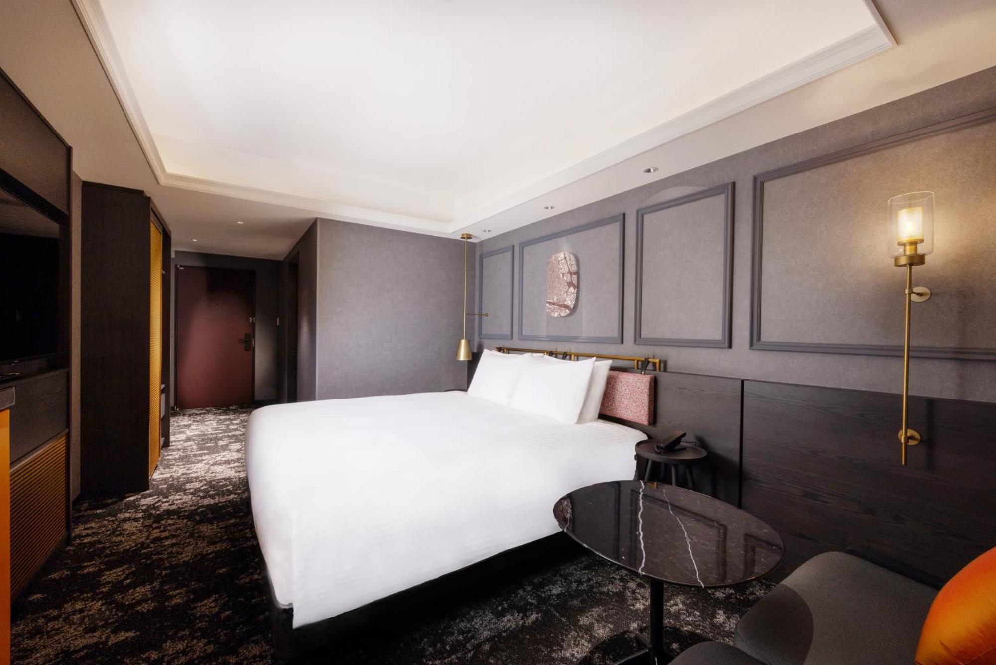 Superior Room One King Bed Shower Booth Non Smoking