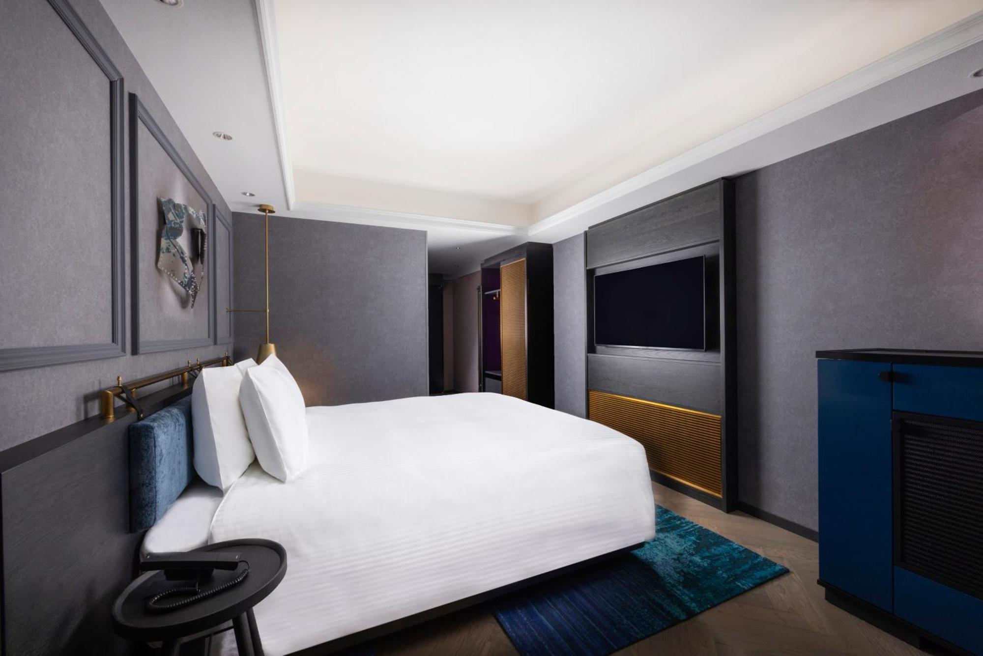 Privilege Room One King Bed Shower Booth Non Smoking